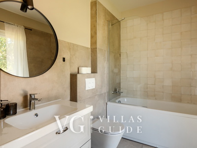 Casa San Vital Bathroom