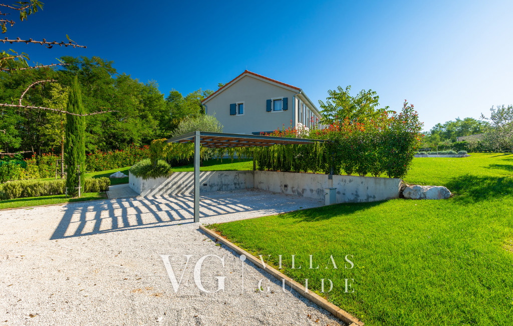 Villa Povetica Garden and property exterior