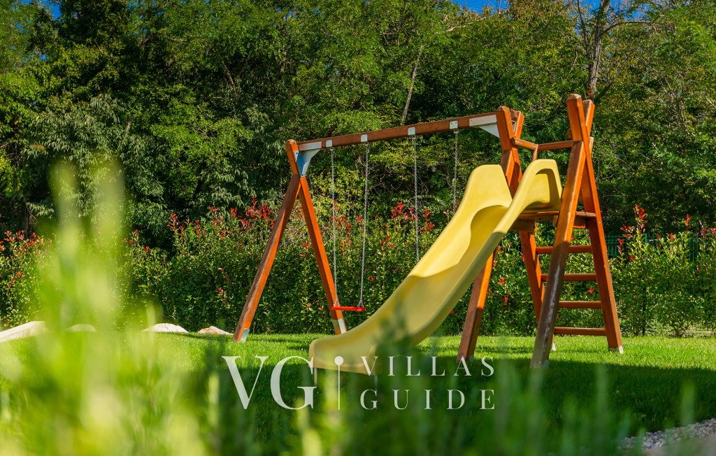 Villa Povetica Additional content