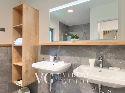 Villa Povetica Bathroom