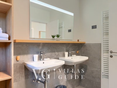 Villa Povetica Bathroom