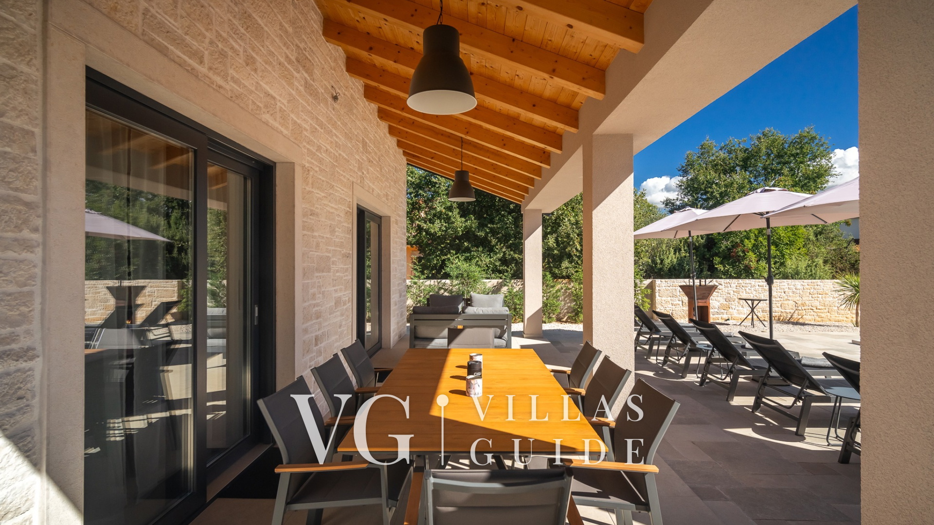 Villa Alves Additional content