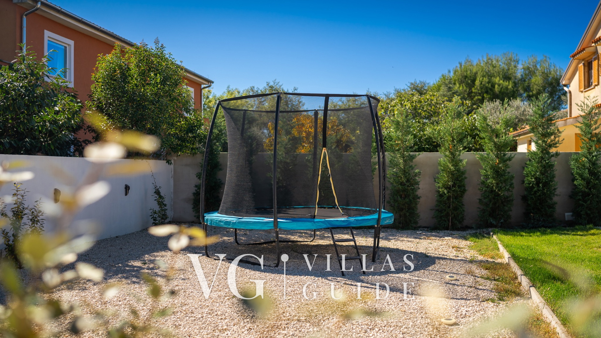 Villa Alves Additional content