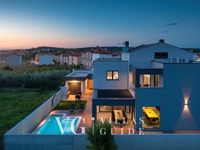 Villa Nea Garden and property exterior