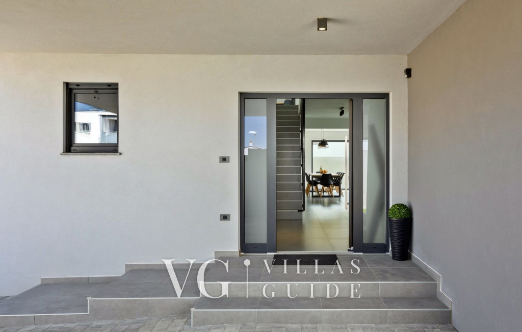 Villa Nea Garden and property exterior