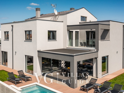 Villa Nea Garden and property exterior