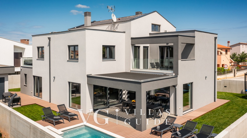 Villa Nea Garden and property exterior