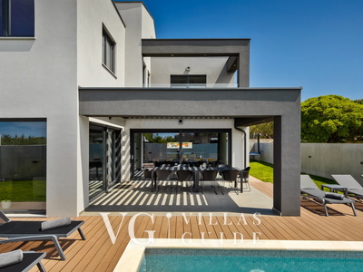 Villa Nea Garden and property exterior