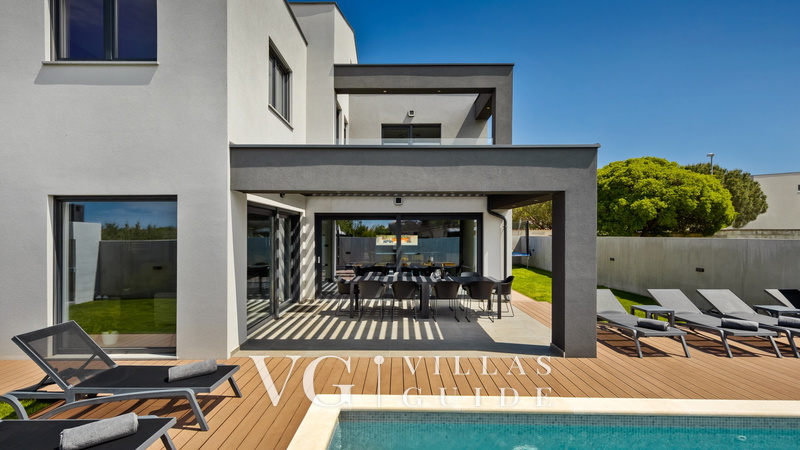 Villa Nea Garden and property exterior