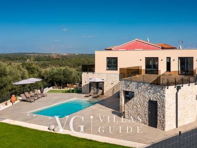 Villa Ava Garden and property exterior