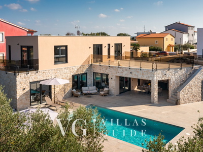 Villa Ava Garden and property exterior