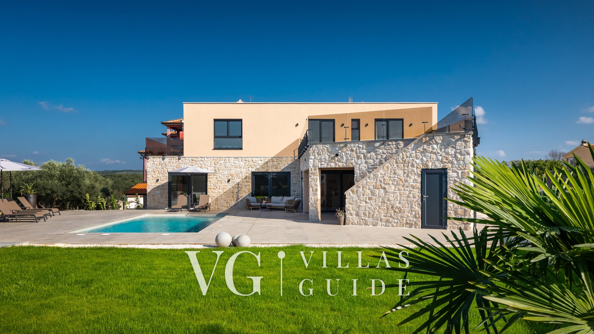 Villa Ava Garden and property exterior