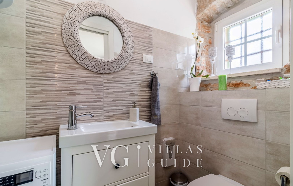 Villa Nonni Bathroom