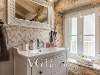 Villa Nonni Bathroom