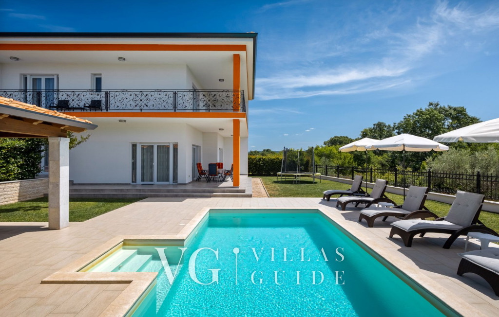 Villa Eva - Kaštel Dvorište i vanjski dio objekta