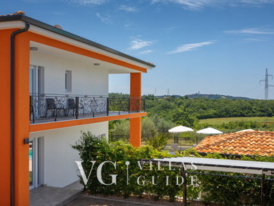 Villa Eva - Kaštel Dvorište i vanjski dio objekta