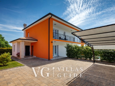 Villa Eva - Kaštel Dvorište i vanjski dio objekta