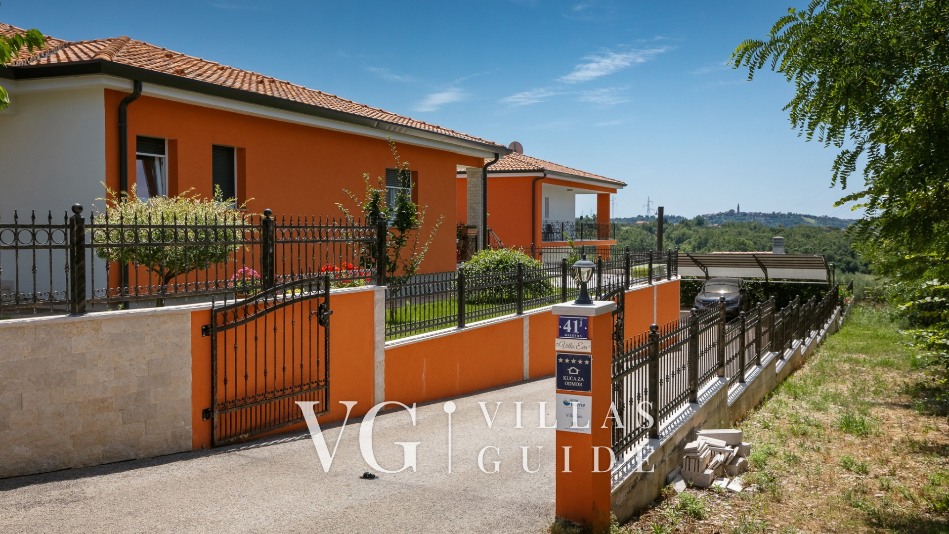 Villa Eva - Kaštel Garden and property exterior