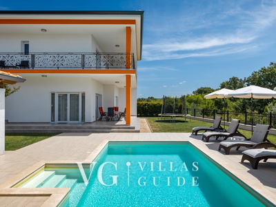 Villa Eva - Kaštel Garden and property exterior