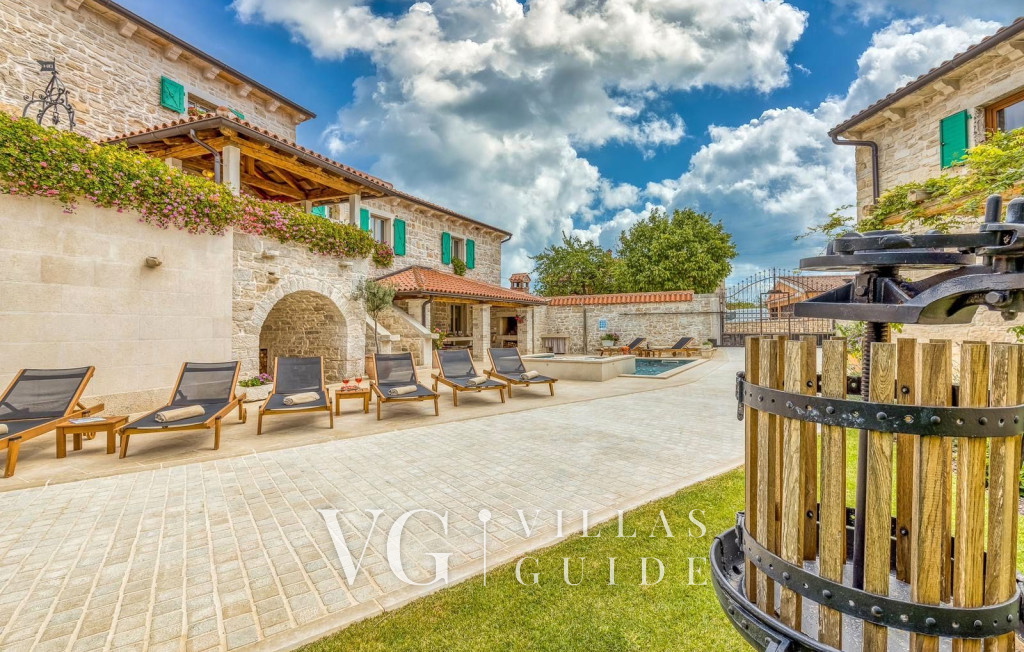 Villa Kata Garden and property exterior