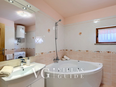 Villa Vista Mare Bathroom
