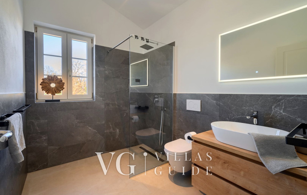 Villa LeGro Bathroom