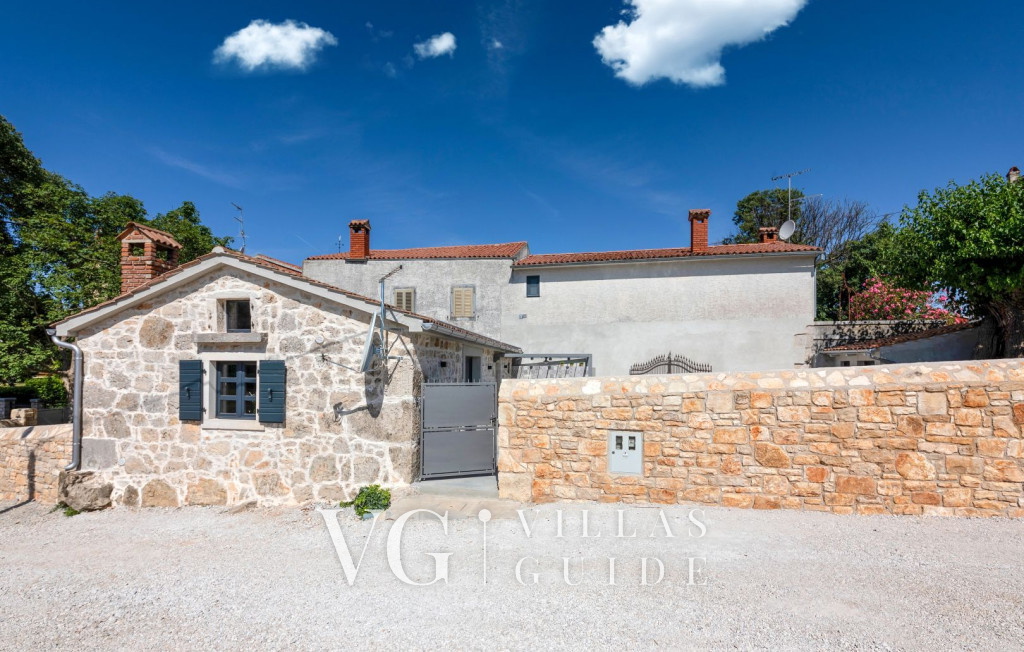 Villa Dvori Garden and property exterior