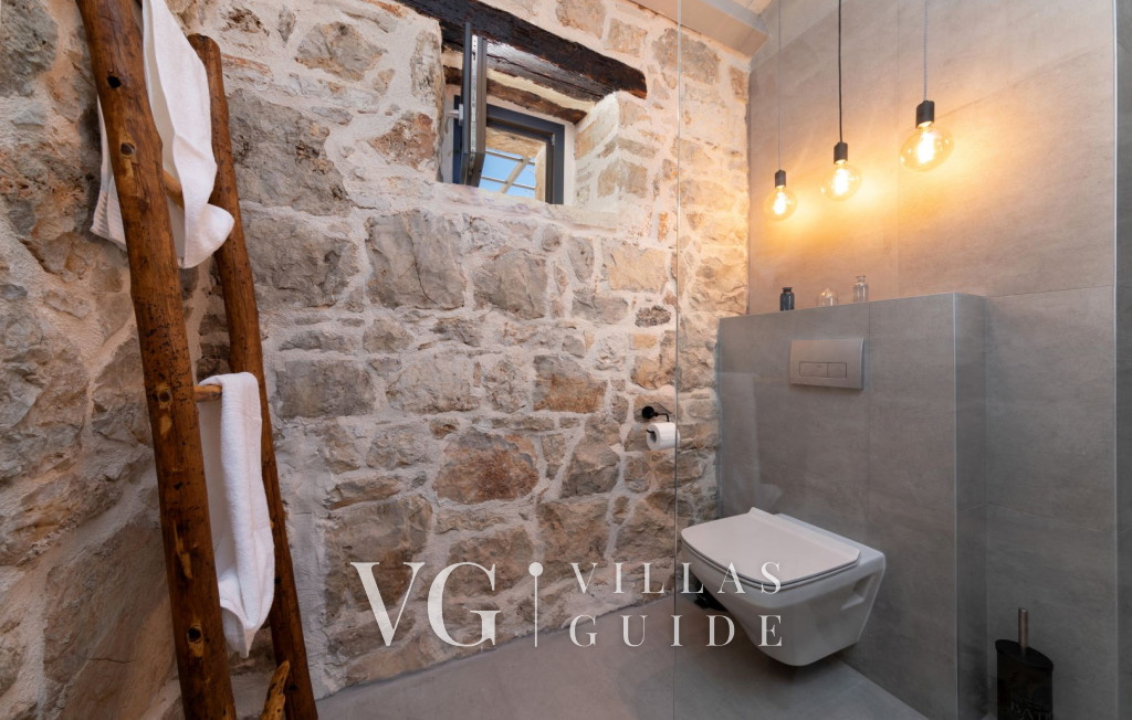 Villa Dvori Bathroom