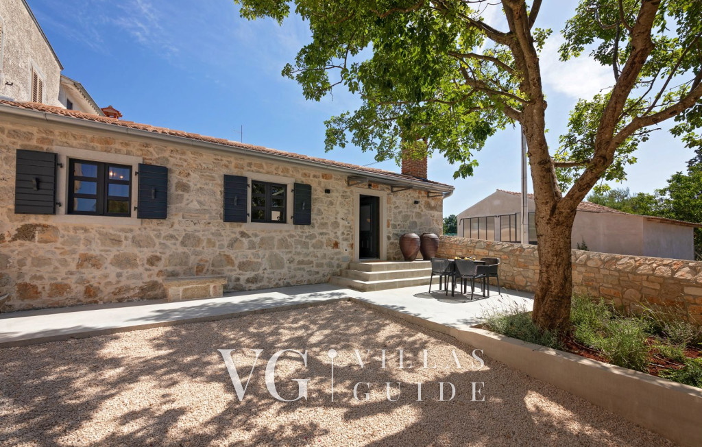 Villa Dvori Garden and property exterior