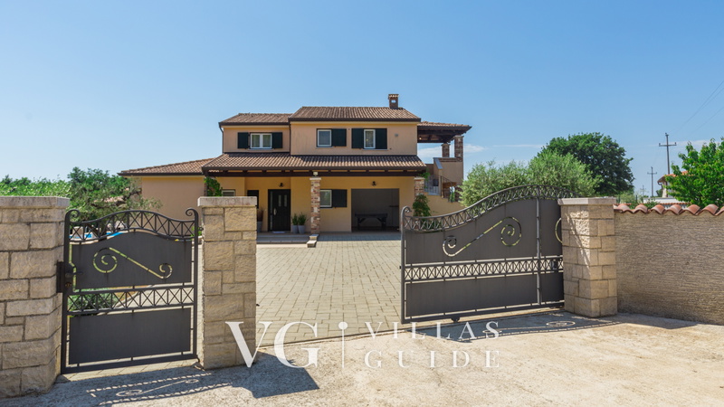 Apartman Pianta Garden and property exterior