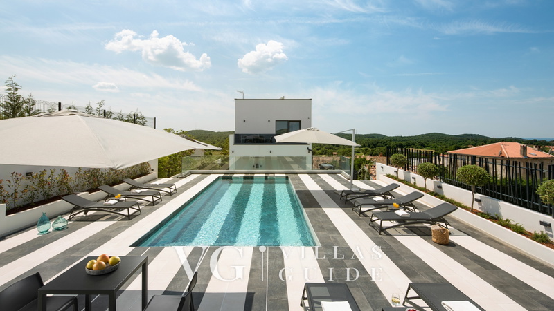 Villa Dea Garden and property exterior