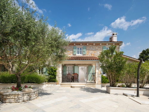 Standard Residence Pietre d'Istria with shared pool