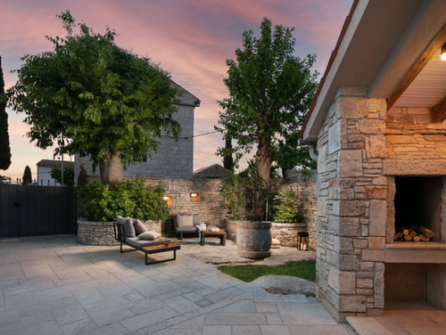 Standard Residence Pietre d'Istria with shared pool