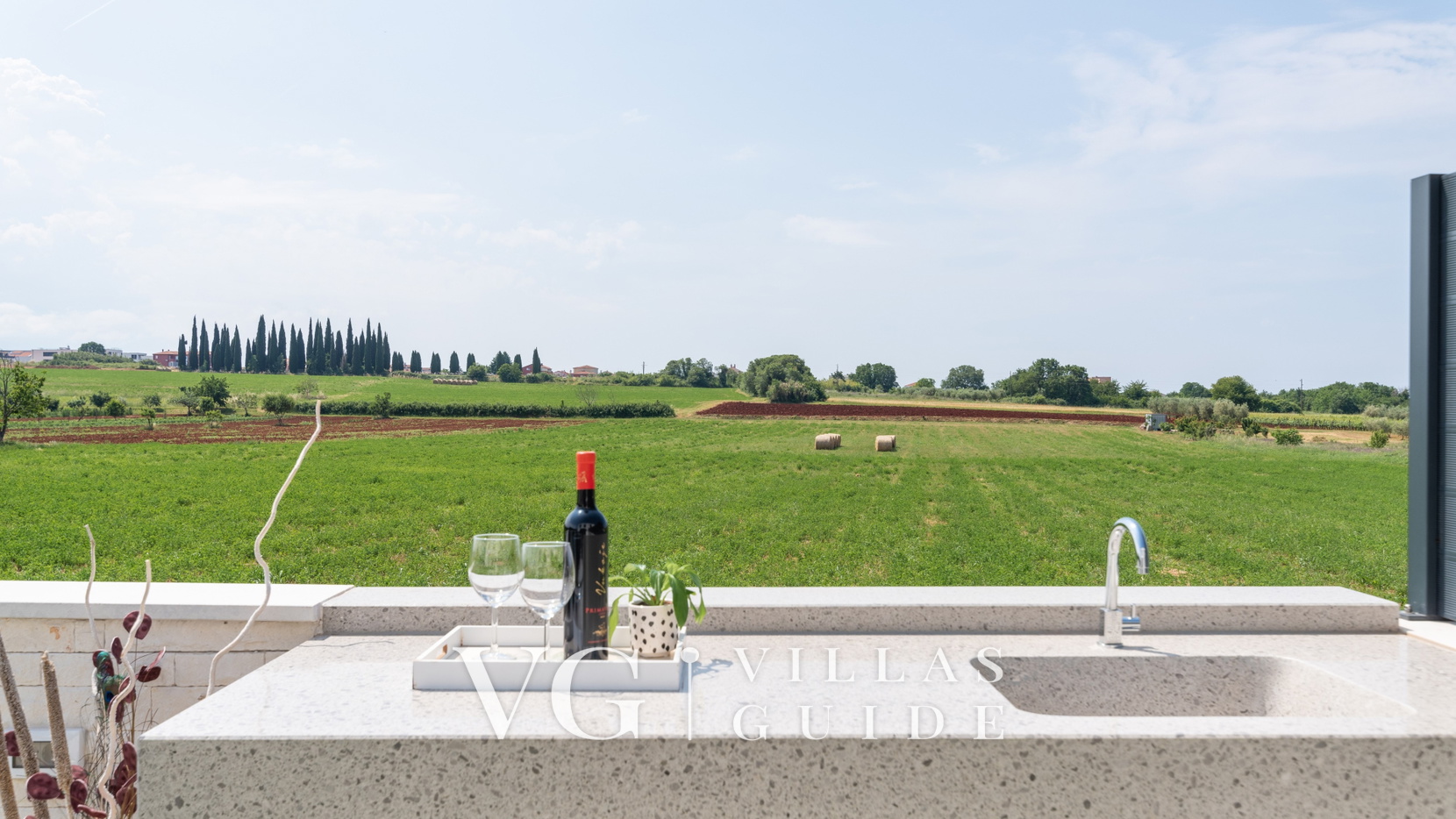 Casa Valero Additional content