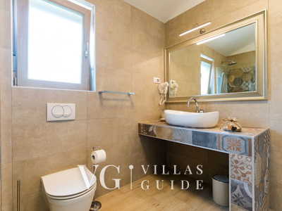 Villa Keli Bathroom