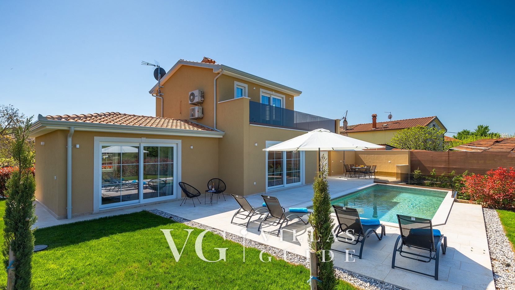 Villa Onit Garden and property exterior