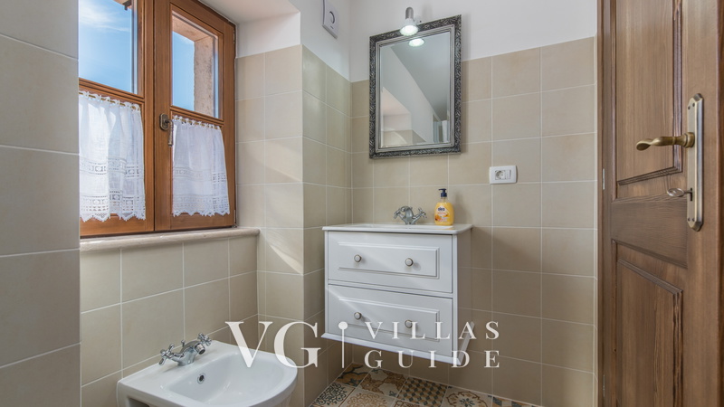 Heritage Villa Croc Bathroom