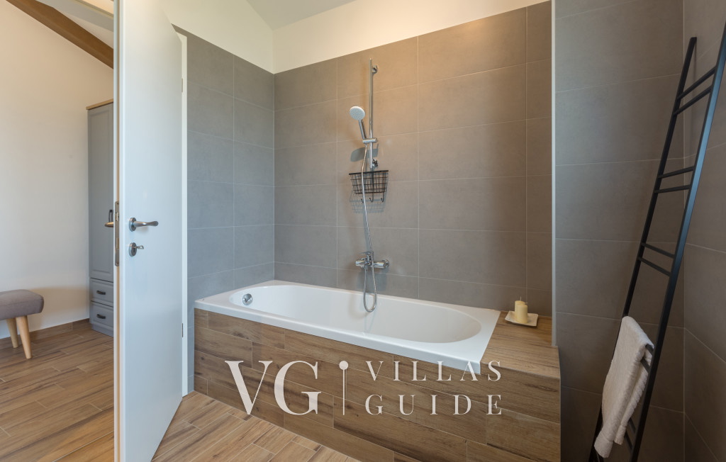 Villa Škarline Bathroom