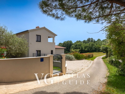 Villa Frida Garden and property exterior