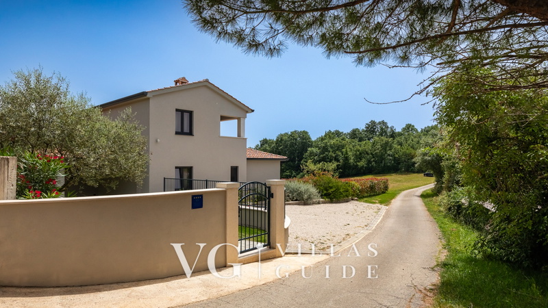 Villa Frida Garden and property exterior