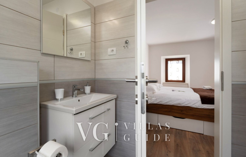 Villa Stone House Bathroom