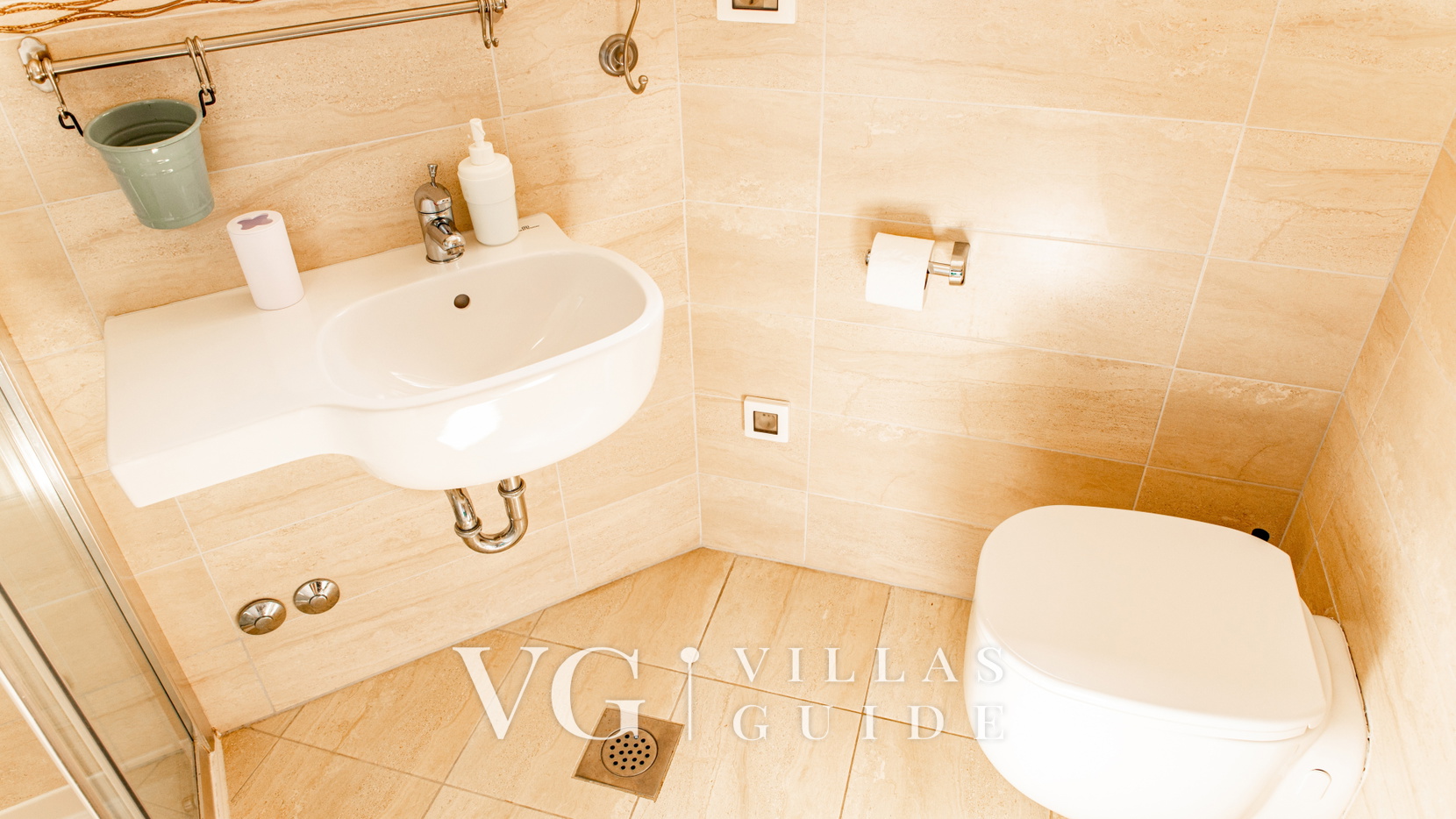 Villa Torre I Guest toilet