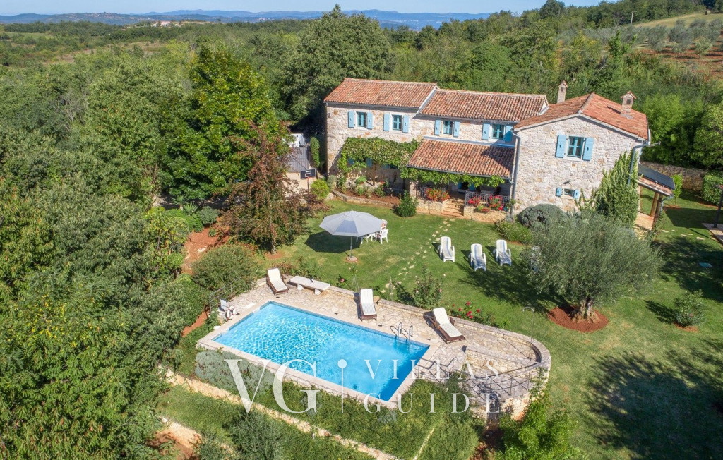 Villa Giselle Garden and property exterior