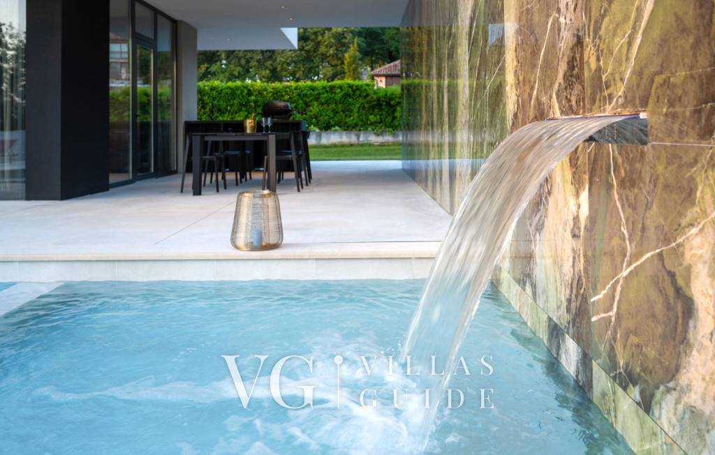 She Luxury Villa Pool