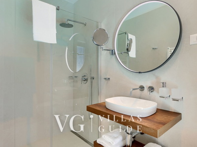 Villa Rosalie with Sauna & Pool Badezimmer