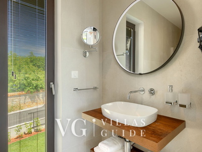 Villa Rosalie with Sauna & Pool Badezimmer