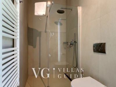 Villa Rosalie with Sauna & Pool Badezimmer