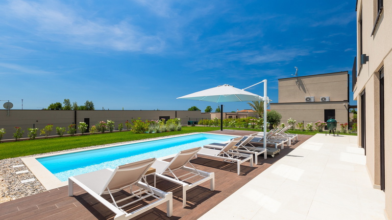 Villa Rosalie with Sauna & Pool