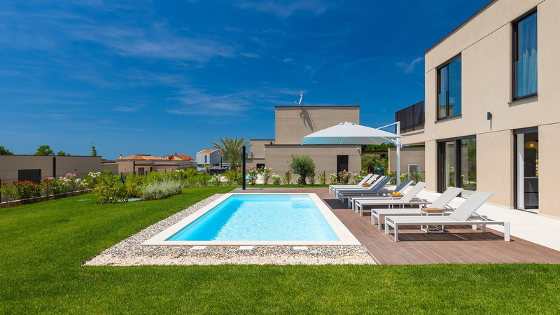 Villa Rosalie with Sauna & Pool