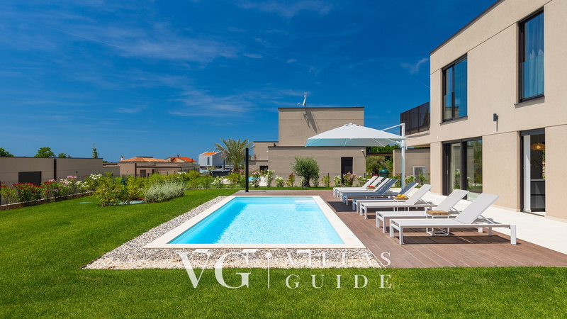 Villa Rosalie with Sauna & Pool Garten und Außenbereich